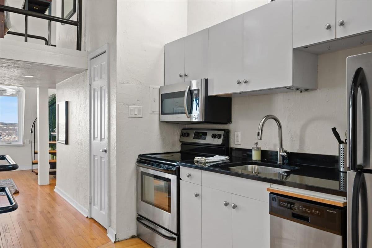Skyline At Your Door - Studio With A View Pittsburgh Esterno foto