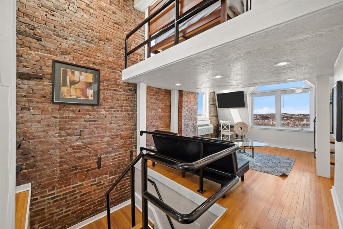 Skyline At Your Door - Studio With A View Pittsburgh Esterno foto