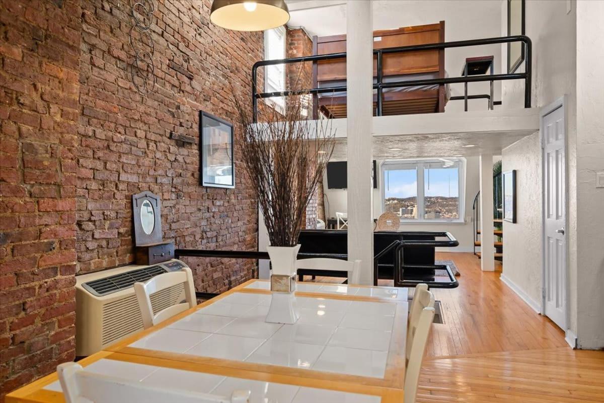 Skyline At Your Door - Studio With A View Pittsburgh Esterno foto