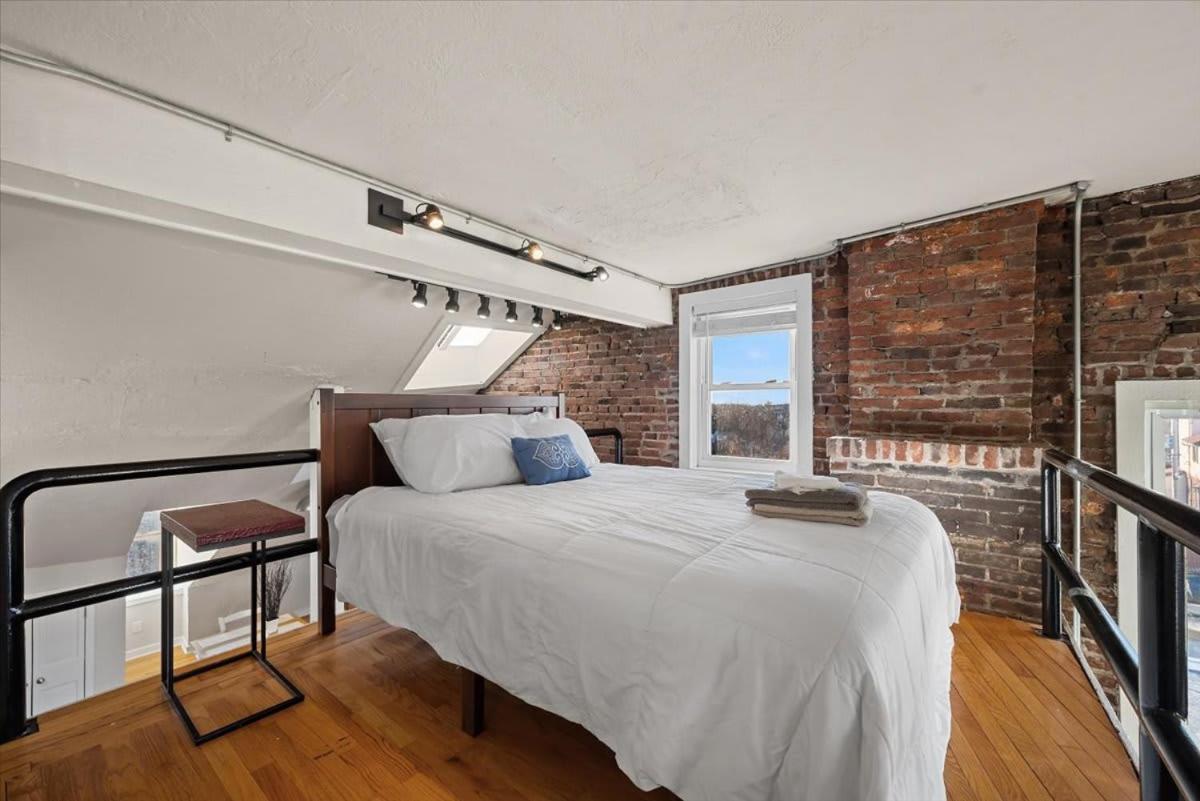 Skyline At Your Door - Studio With A View Pittsburgh Esterno foto