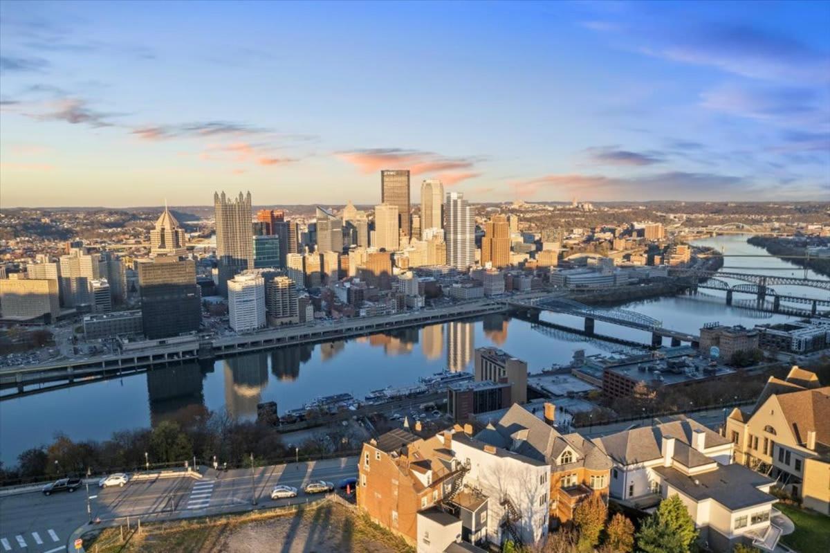 Skyline At Your Door - Studio With A View Pittsburgh Esterno foto